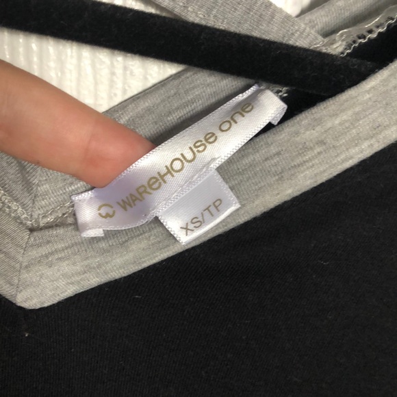 Black and grey t shirt size xs with front pocket - Picture 4 of 4